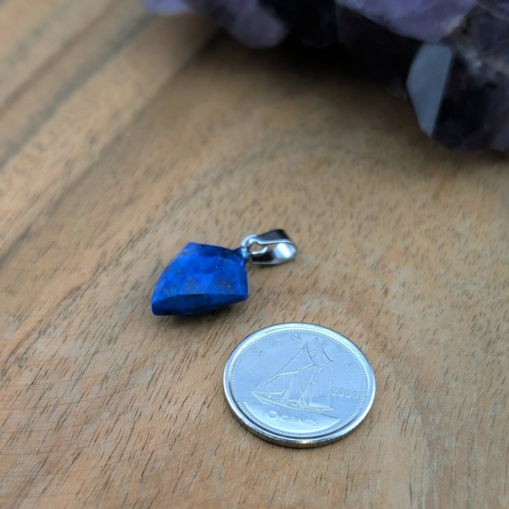 Talisman de quartz ou de lapis lazuli