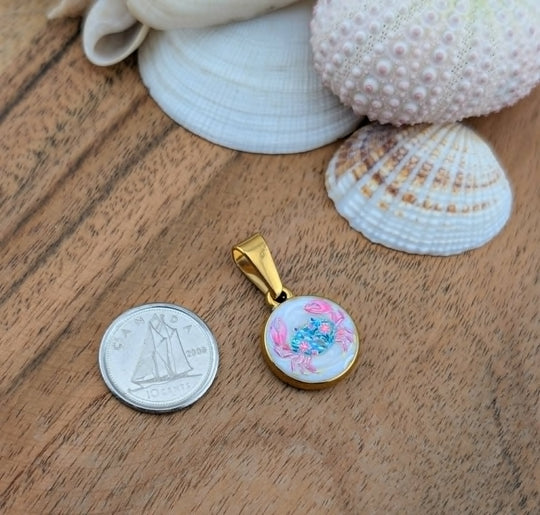 Médaillon du plus mignon des crabes fleuris