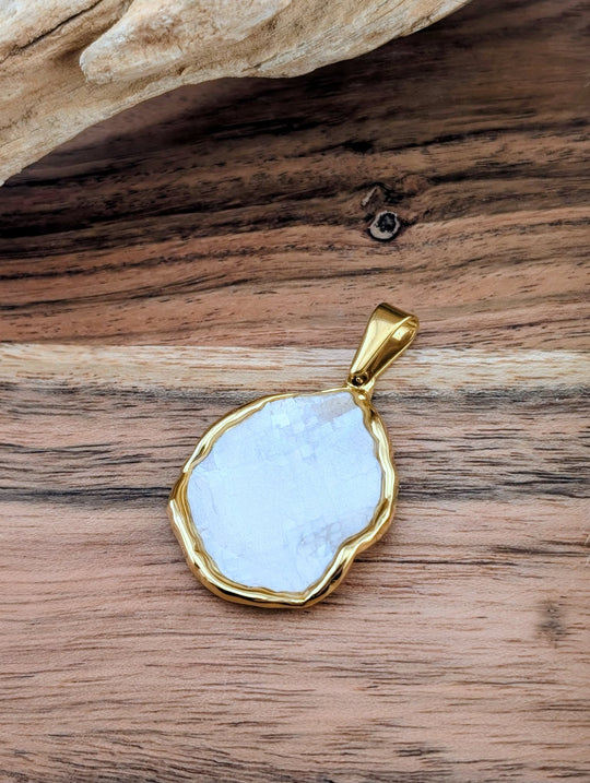 Breloque majestueuse de nacre blanc
