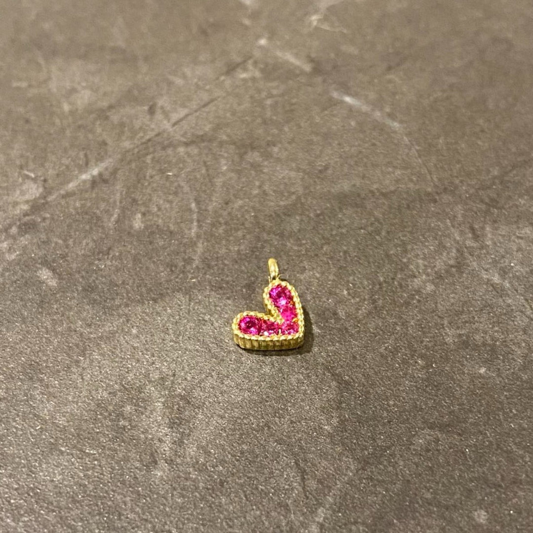 Breloque de mini coeur trop chou avec zircon fuschia