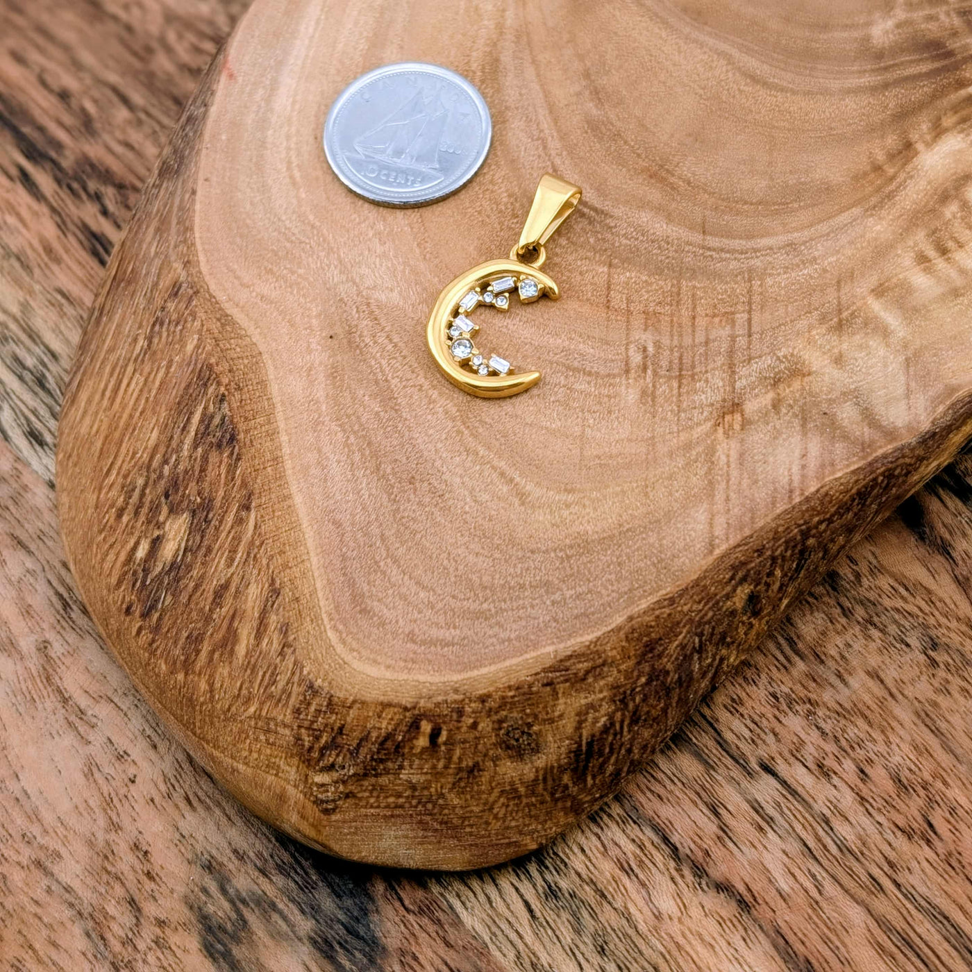 Lune précieuse brillante