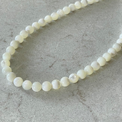 White mother-of-pearl bead string