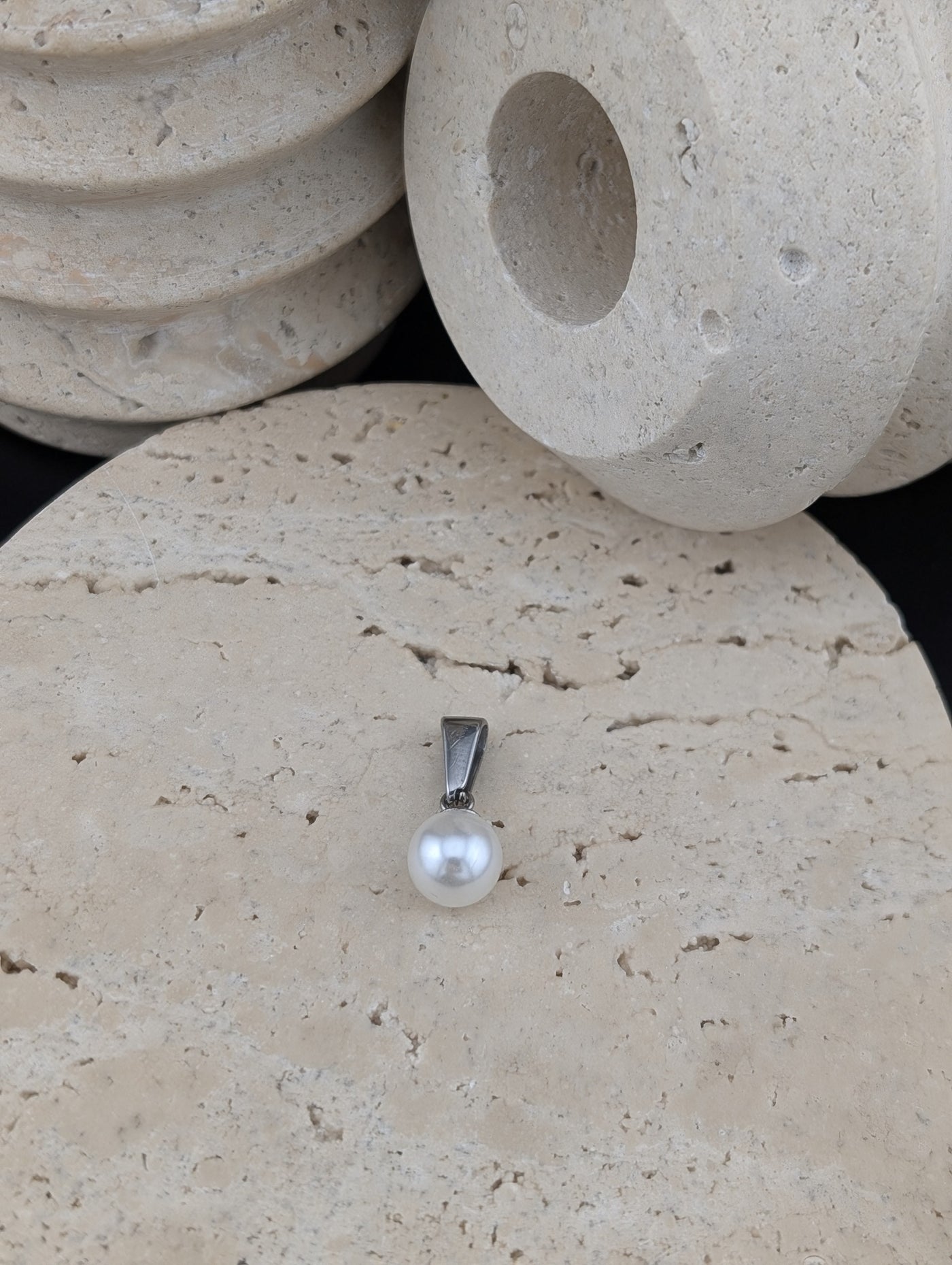 Perle blanche 8mm avec bélière or ou argent