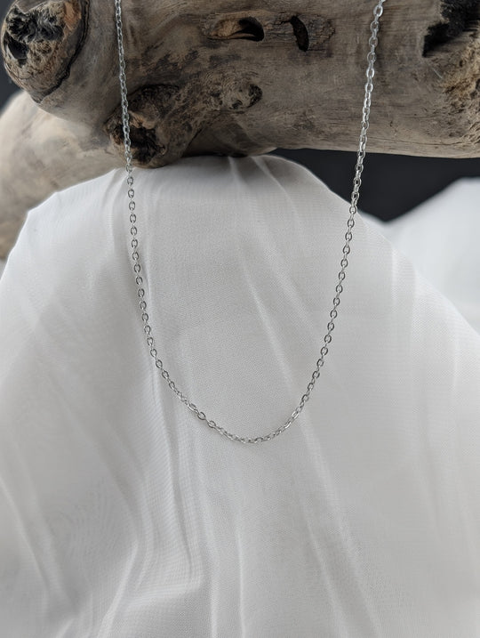 Petite chaine fine 18 po de couleur or ou argent
