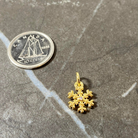Breloque flocon de neige doré avec zircon