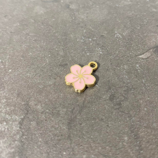 Breloque de petite fleur hawaïenne rose bébé