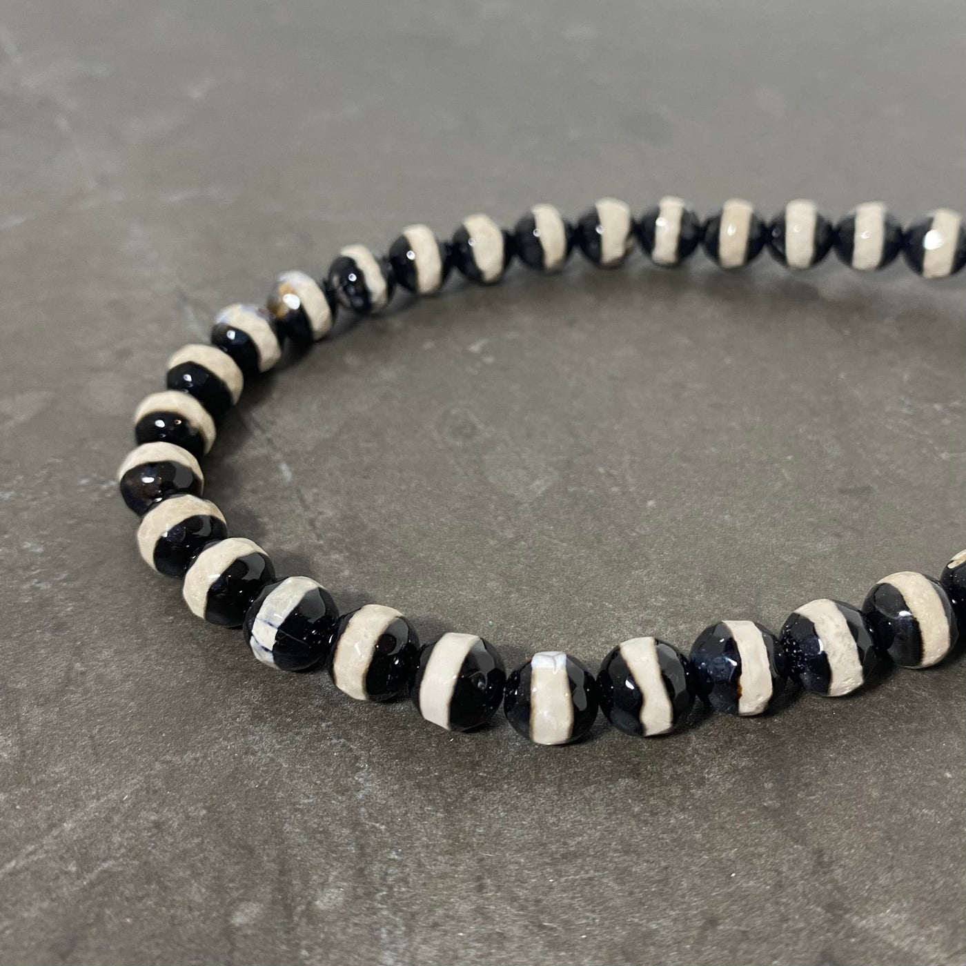 Black agate rope with cream line