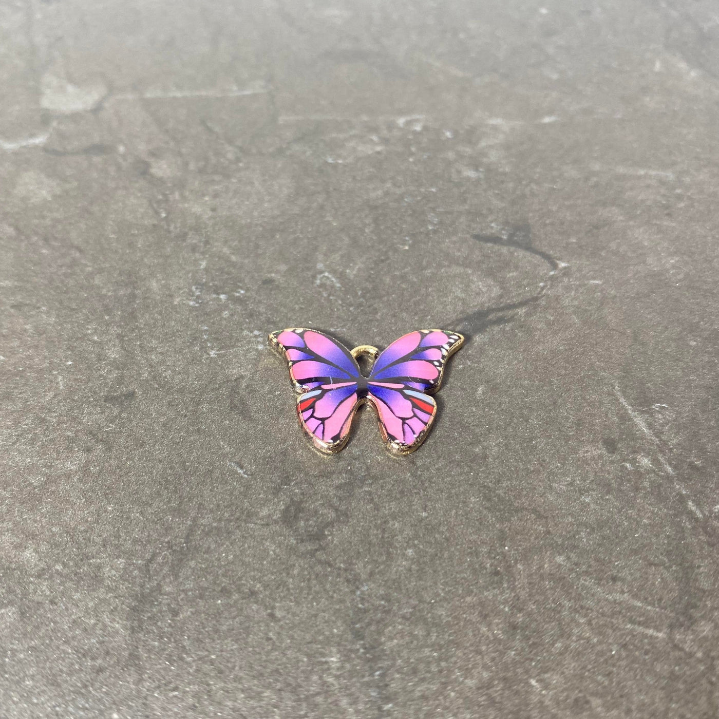 Breloque de gros papillon mauve et rose