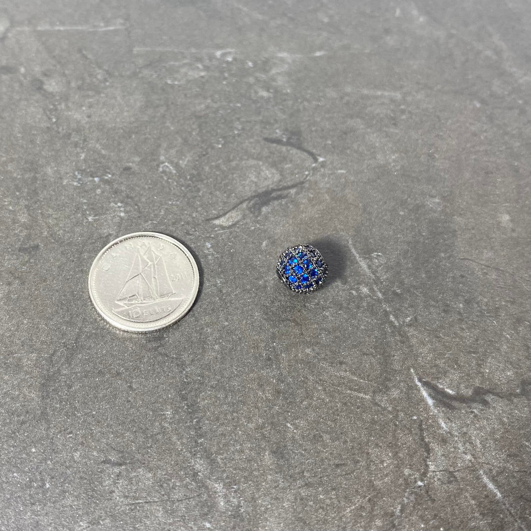 Breloque ronde noire pavé de zircon bleu format 8mm