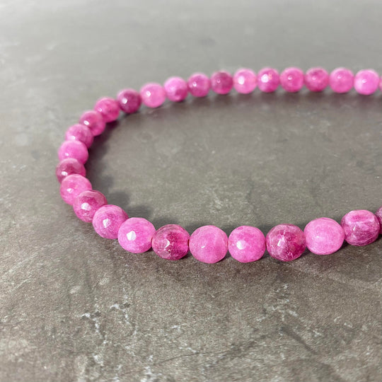 Corde de jade facetté magenta 8mm