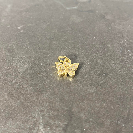 Breloque de papillon doré avec zircon brillant fait de laiton