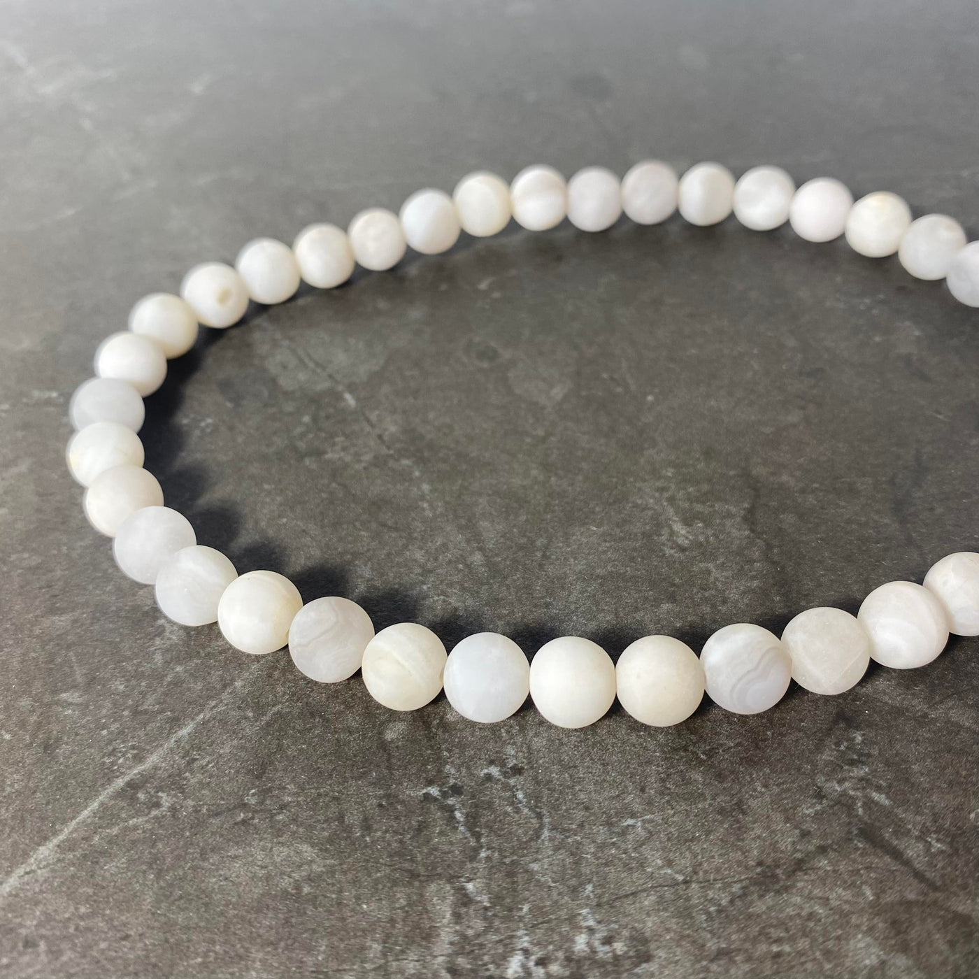 Crazy lace agate blanche matte 8mm