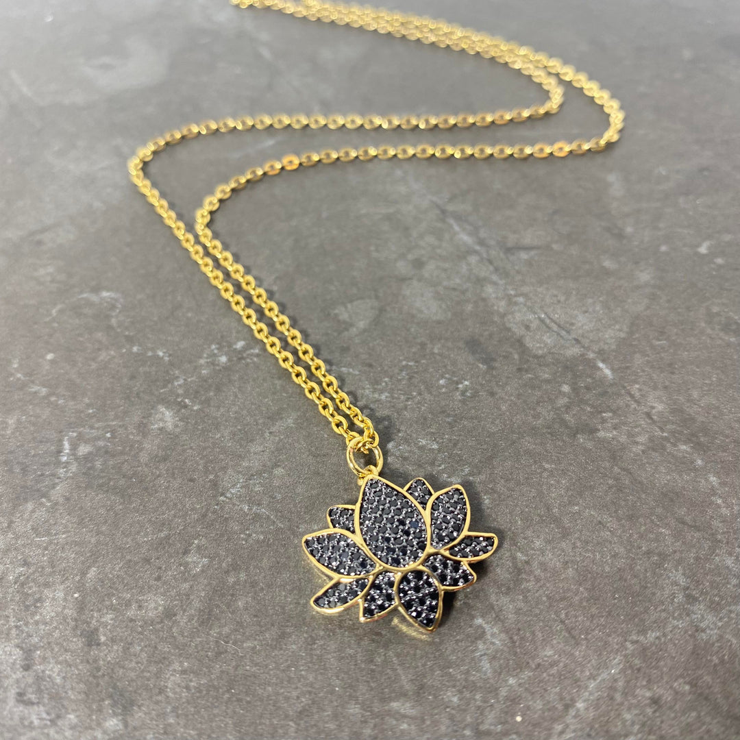 Collier Lotus de la nuit
