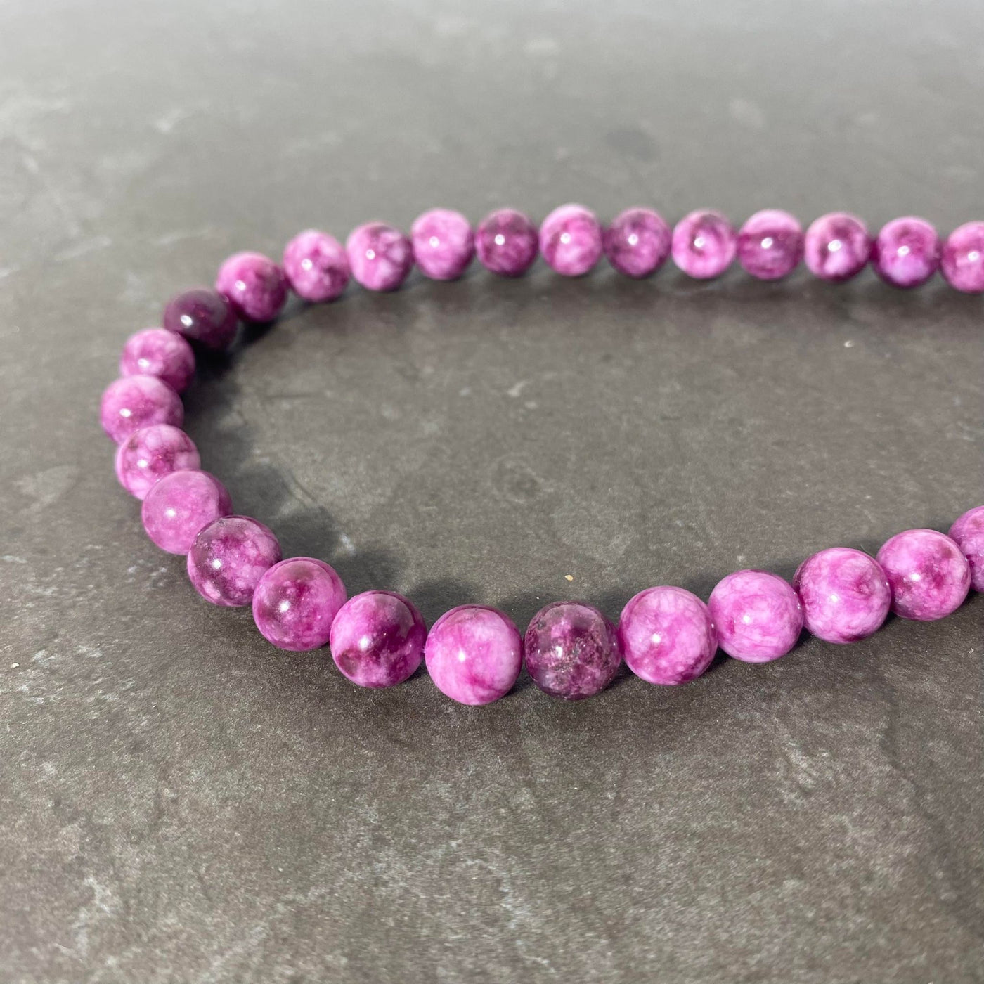 Purplish pink Jade rope with marbled effect