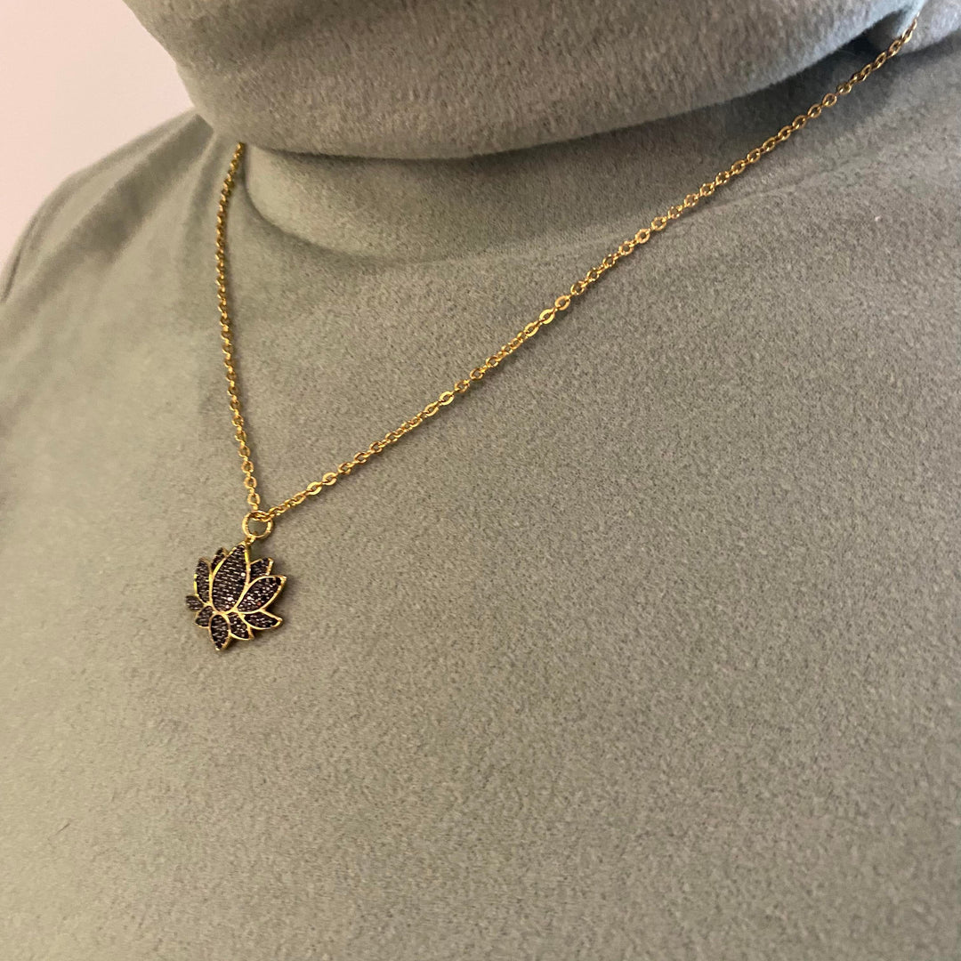Collier Lotus de la nuit