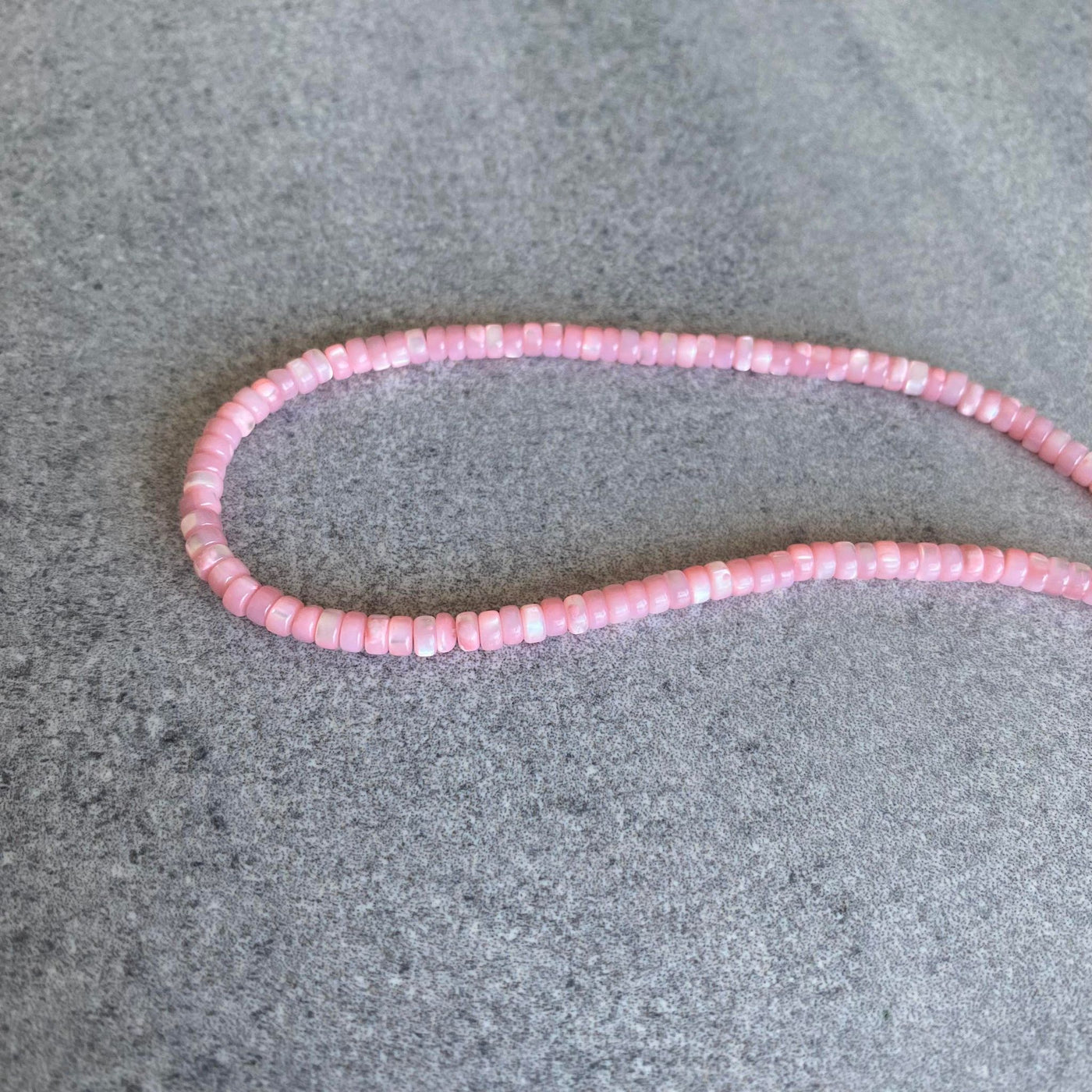 Corde de Heishi rose pâle en nacre de coquillage