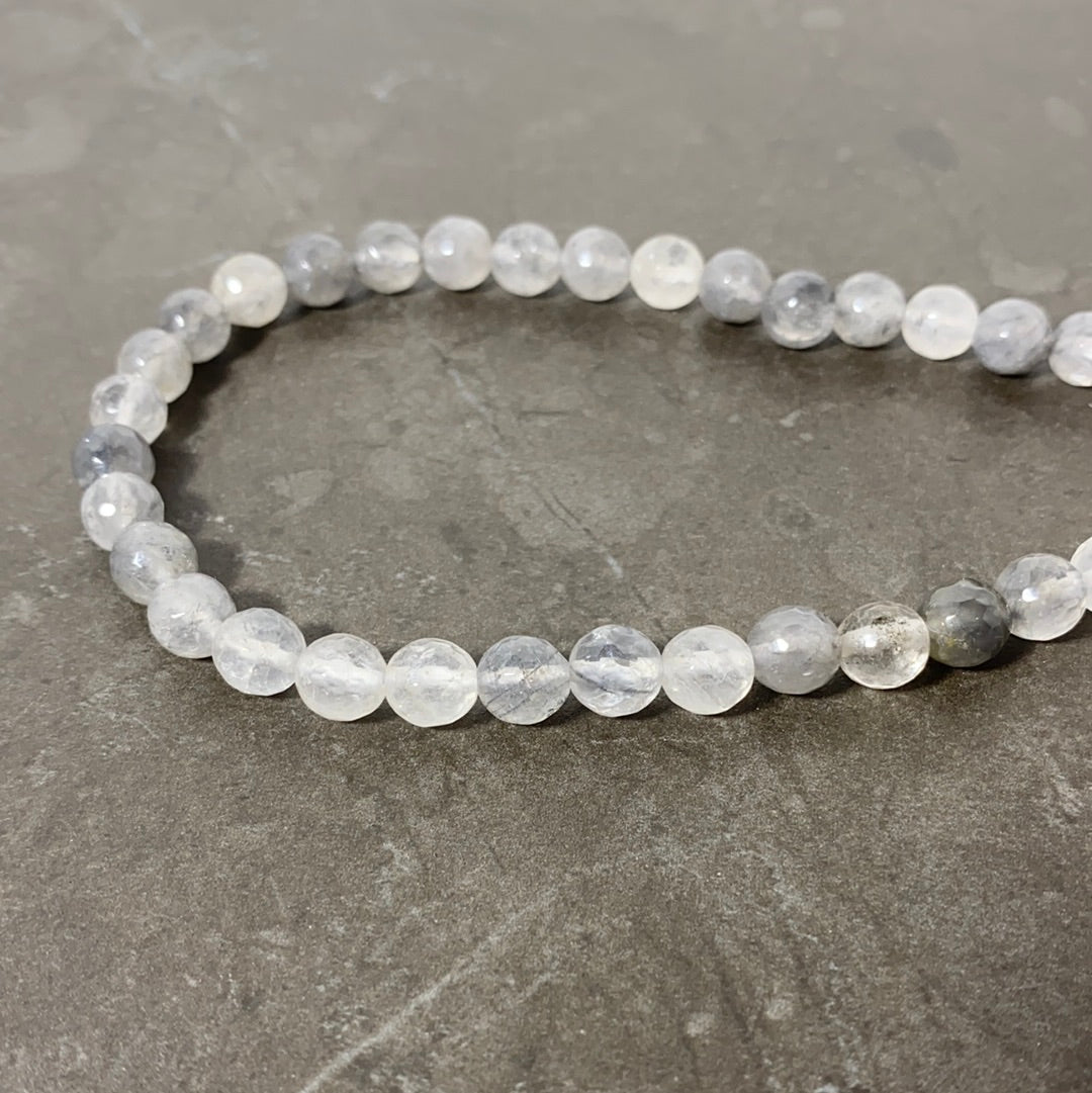 Faceted light gray agate rope