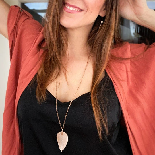 Collier long feuille rose doré
