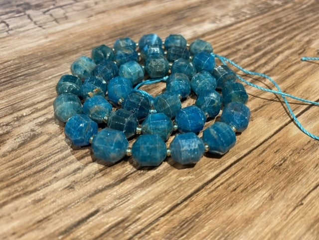 Apatite rope in the shape of a faceted tube 10 mm
